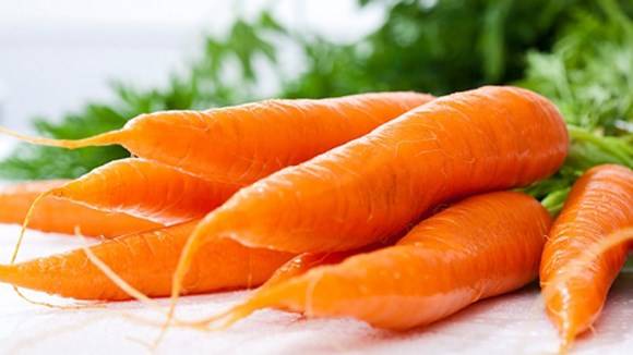 cách làm trắng da tự nhiên bằng cà rốt