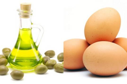 Mặt nạ trứng gà và dầu oliu giúp dưỡng ẩm cho làn da khô