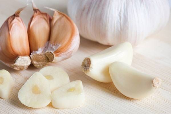 Đánh bay mụn đầu đen chỉ đơn giản bằng tỏi cach-tri-mun-boc