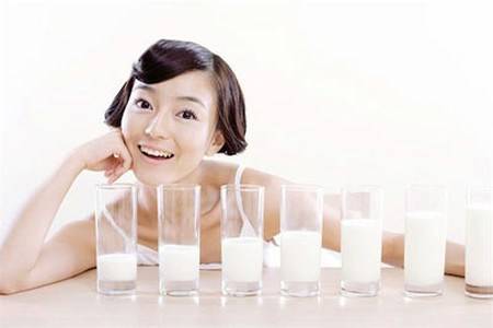 Da thường nên sử dụng sữa tươi rửa mặt mỗi ngày